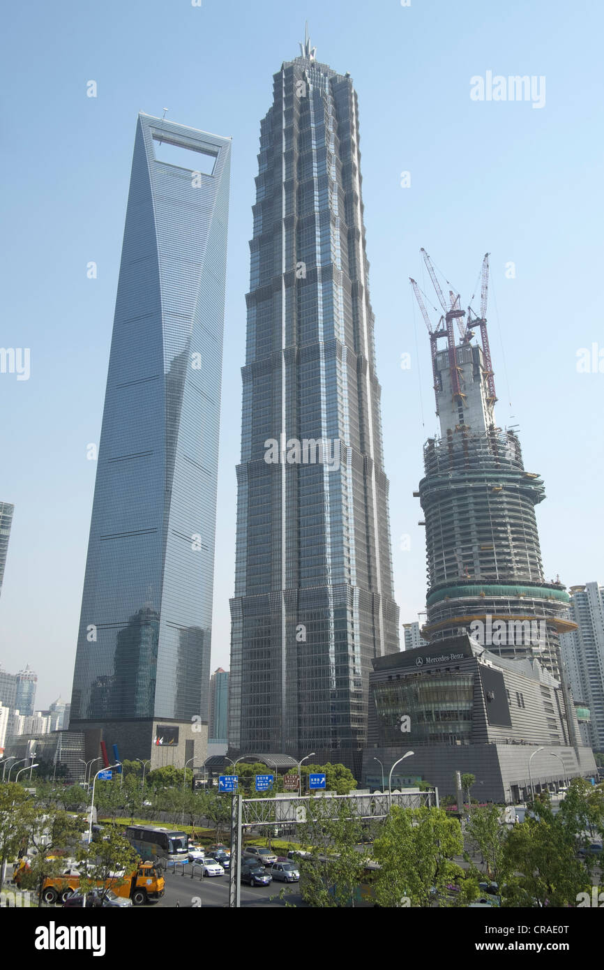 Drei Hochhäuser mit Shanghai Tower im Bau im Finanzviertel Lujiazui in Pudong in Shanghai China Stockfoto