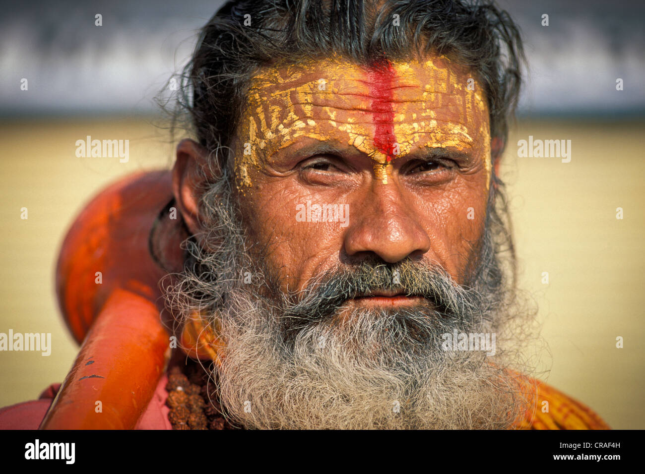 Mann verkleidet die mythischen Affengott Hanuman mit Club, Epos Ramayana, Khajuraho, Madhya Pradesh, Indien, Asien Stockfoto Mann verkleidet die mythischen Affengott Hanuman mit Club, Epos Ramayana, Khajuraho, Madhya Pradesh, Indien, Asien Stockfoto