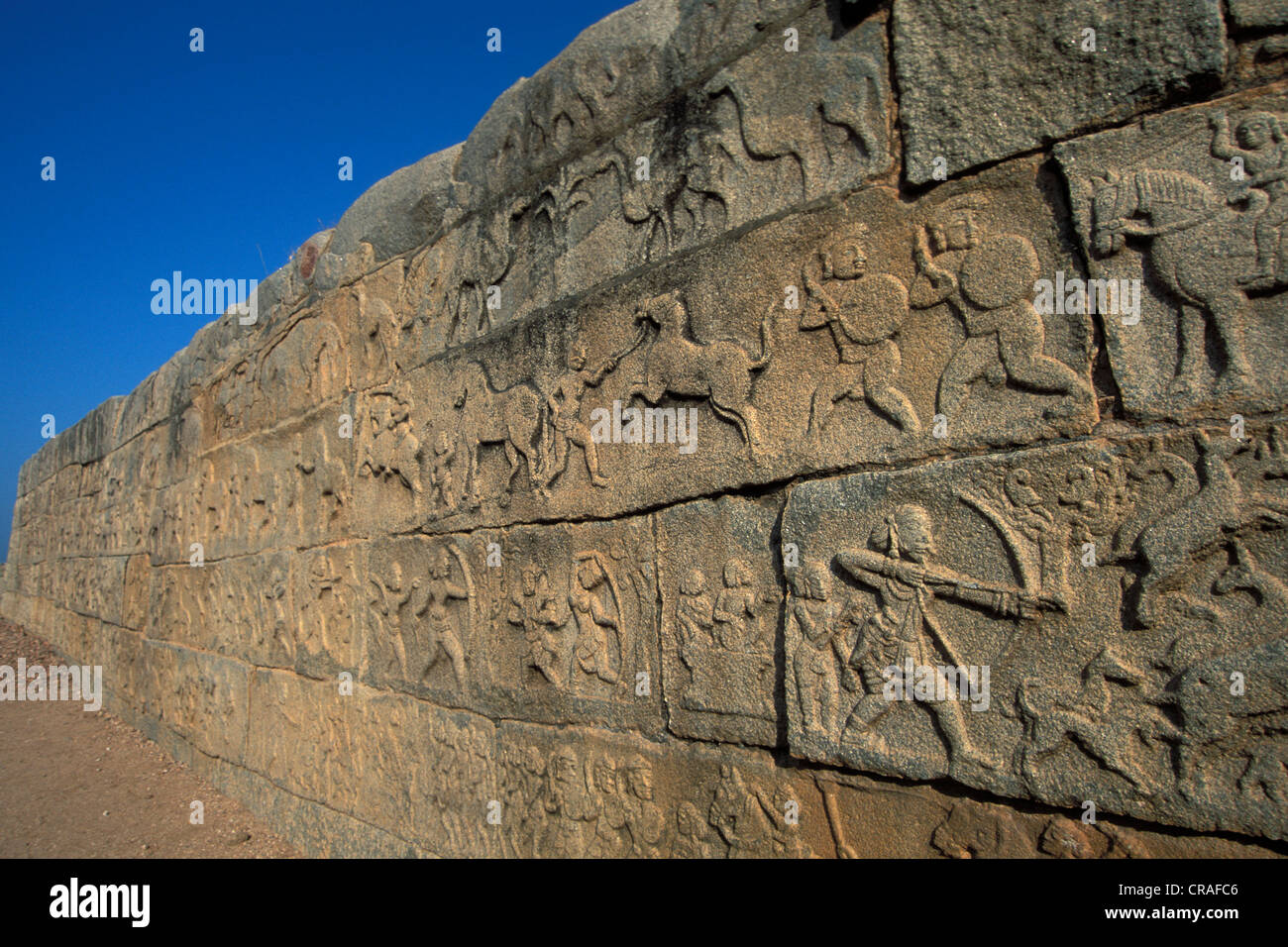 Relief, Mahanavami Dibba, königliche Gehege, Vijayanagar, Hampi, Karnataka, UNESCO-Weltkulturerbe, Südindien, Indien, Asien Stockfoto