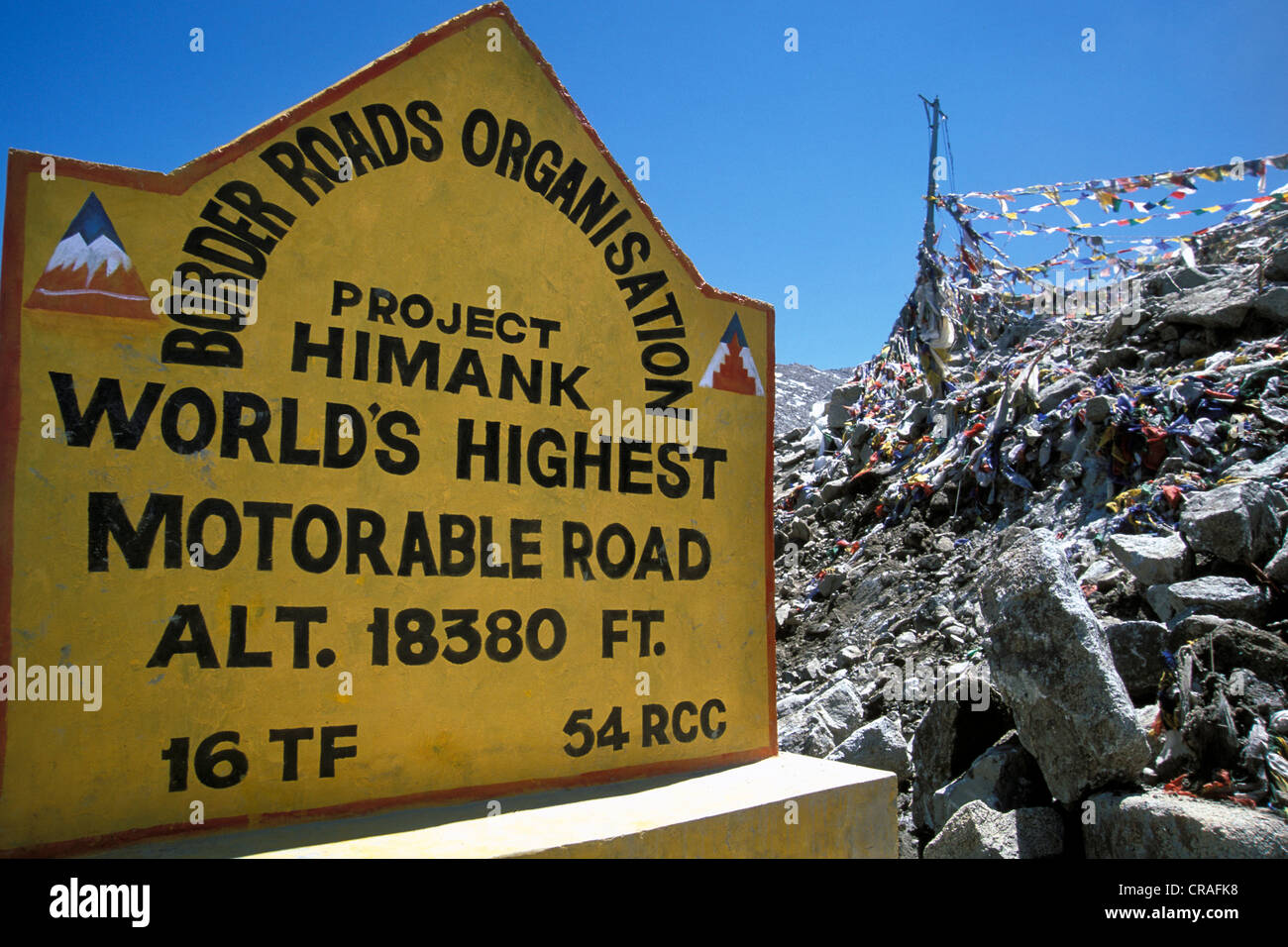 Straßenschild, höchste befahrbare Straße in der Welt passieren, Khardung La, Ladakh, Jammu und Kaschmir, Himalaya, Nord-Indien, Indien Stockfoto