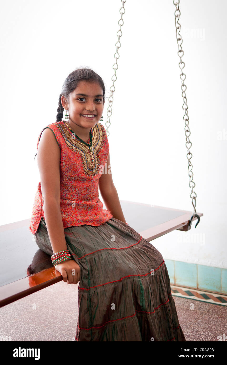 Indische Mädchen Sitzt Auf Einer Schaukel Karaikudi Chettinad Tamil Nadu Südindien Indien