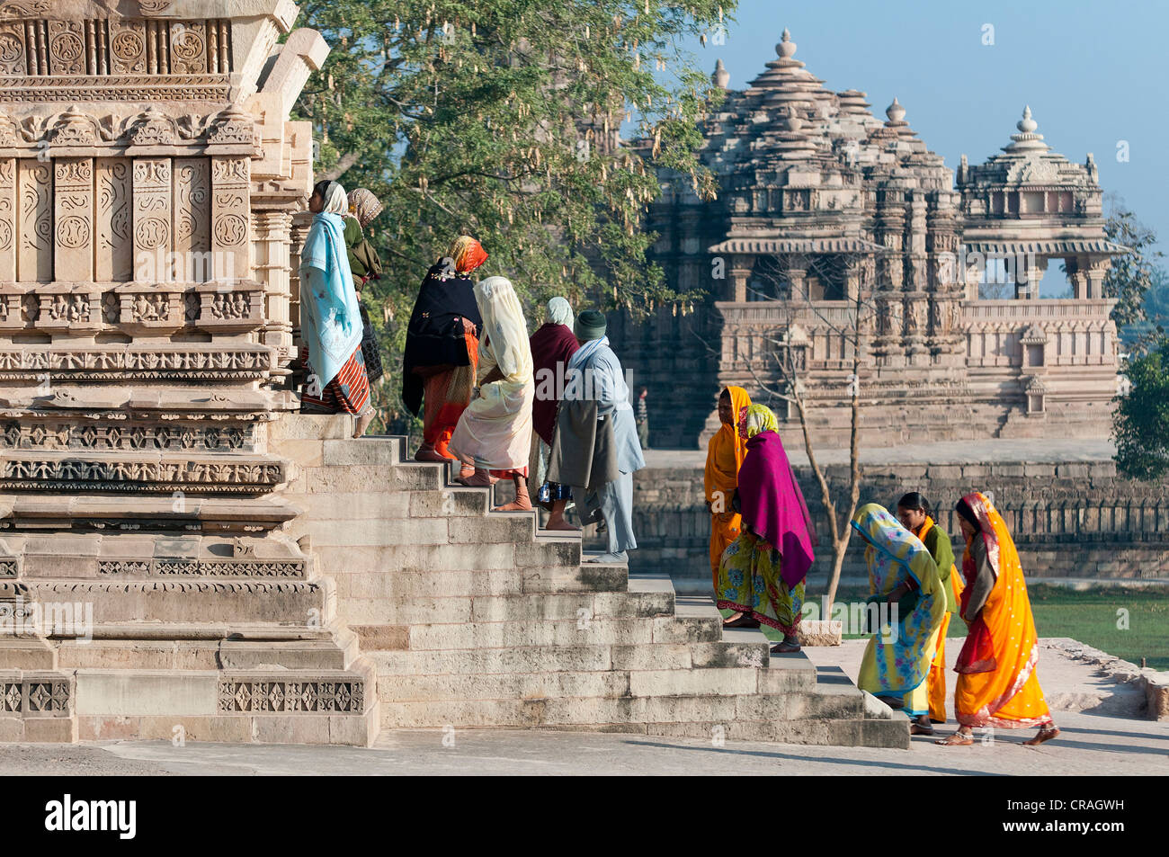 Gruppe der indischen Besucher, Khajuraho, UNESCO-Weltkulturerbe, Madhya Pradesh, Indien, Asien Stockfoto