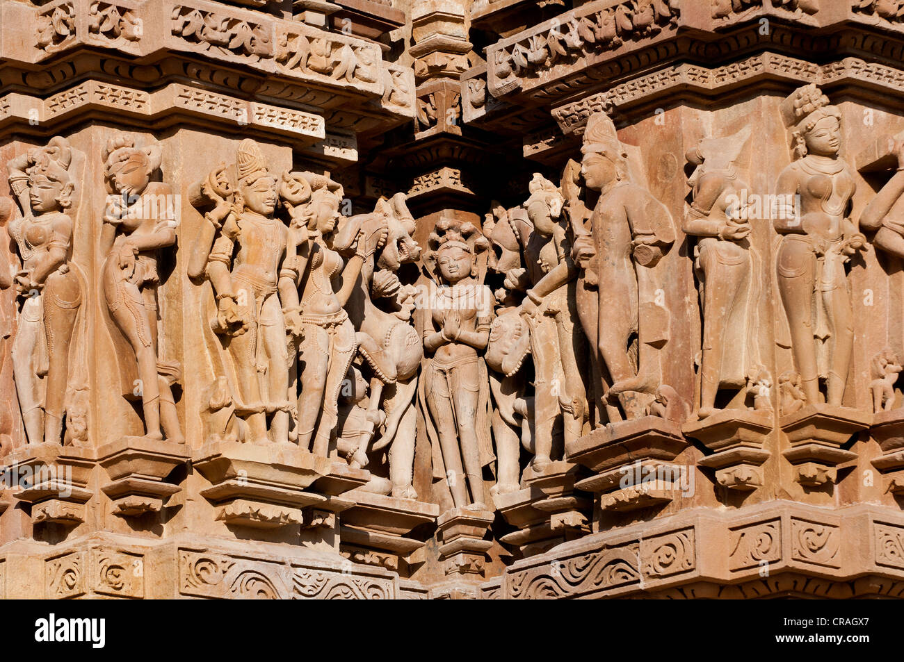 Dekorative Skulpturen, Hindu-Gottheiten, Khajuraho Gruppe von Denkmälern, UNESCO-Weltkulturerbe, Madhya Pradesh, Indien, Asien Stockfoto