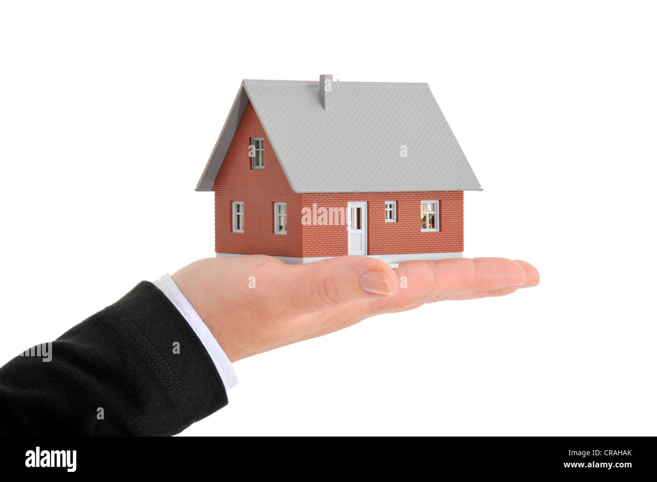 Hand mit Modell ein Haus, symbolische Bilder für Immobilienmarkt Stockfoto