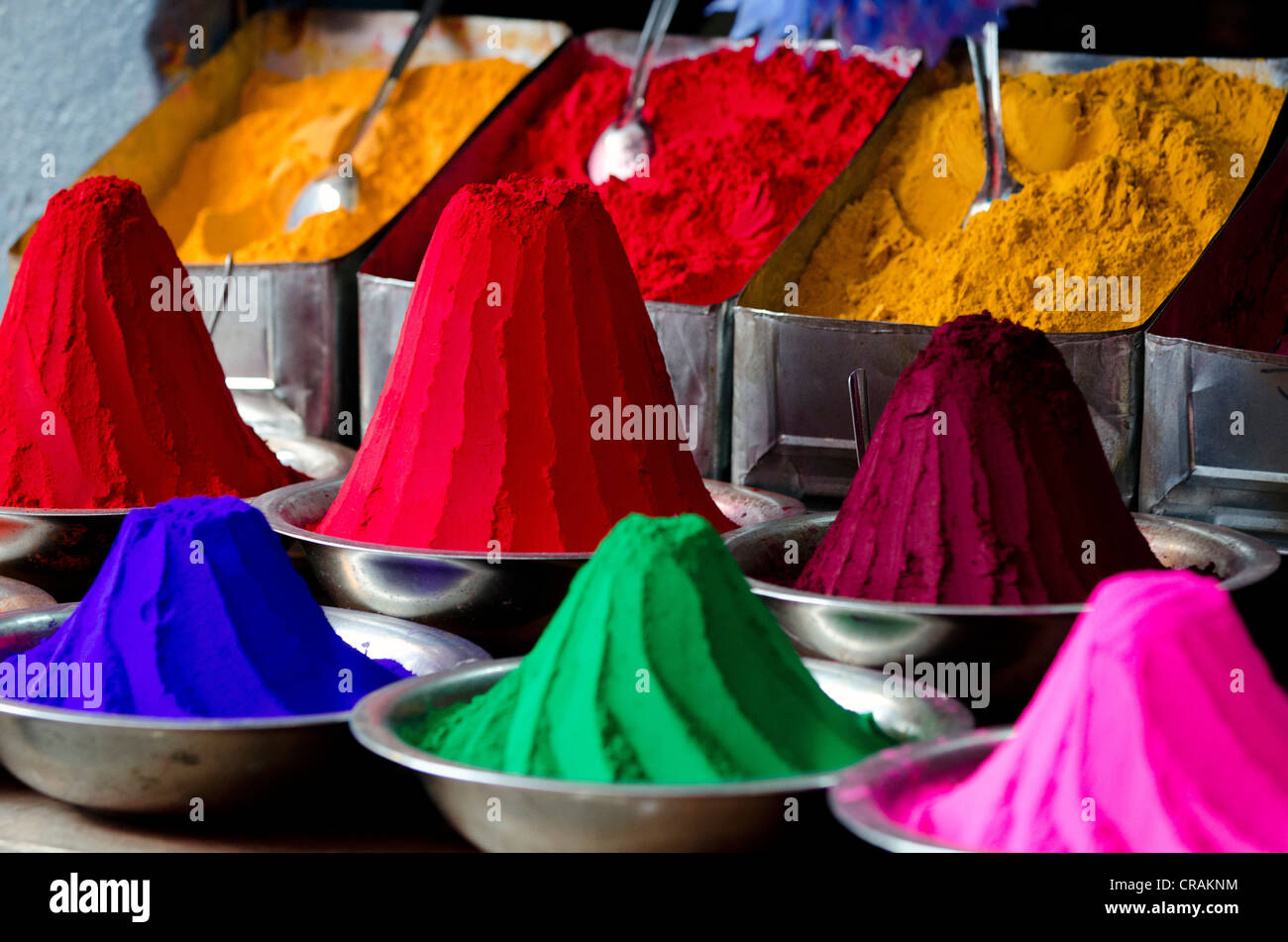 Kum-Kum Pulver gefärbt, aufgestapelt, Markt, Mysore, Indien, Indien, Südasien Stockfoto
