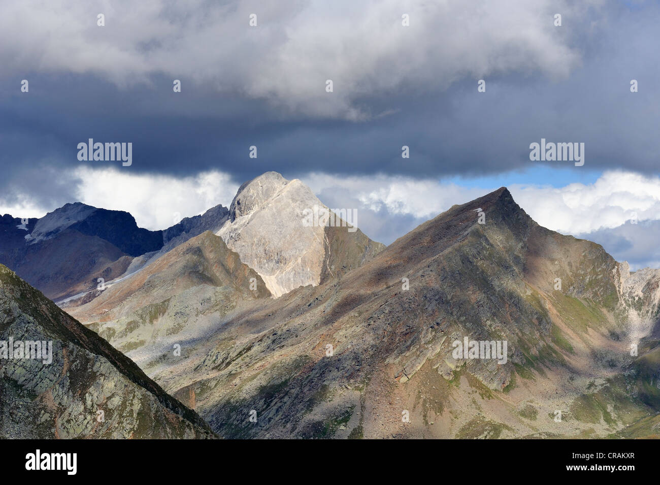 Stimmungsvolle Beleuchtung in den Stubaier Alpen, Tirol, Österreich, Europa Stockfoto