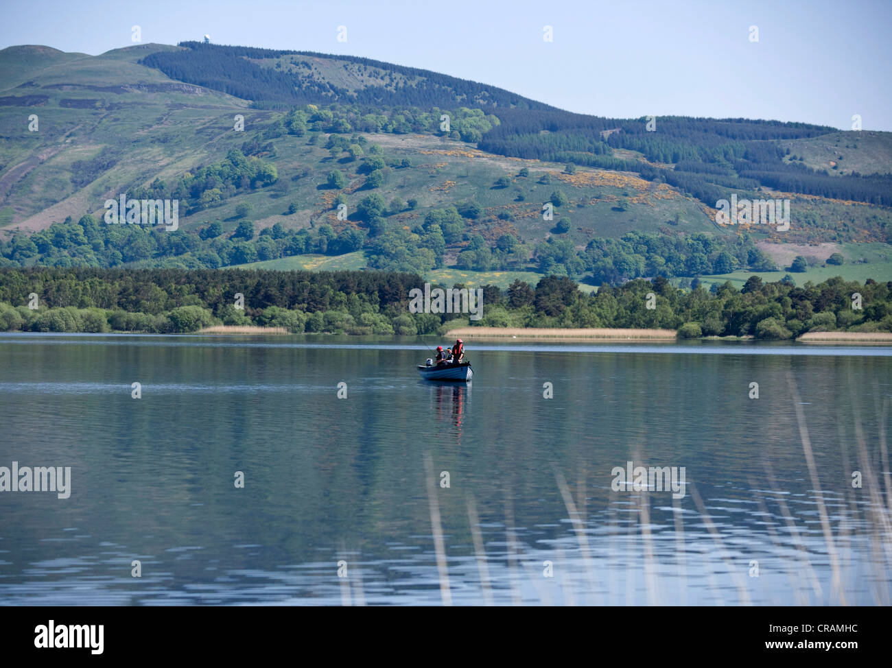 Fischer mit einem Boot am Loch Leven Fife, Schottland Stockfoto