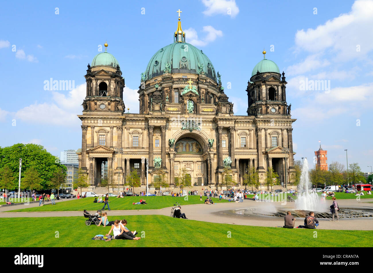 Berliner Dom mit einem Brunnen, Museumsinsel, einem UNESCO-Weltkulturerbe, Berlin, Deutschland, Europa Stockfoto