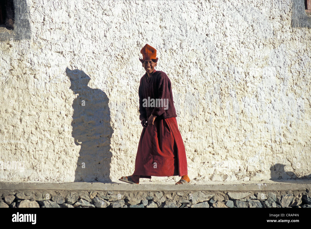 Buddhistischer Mönch, Anhänger der Gelugpa-Schule, Kloster Tongde, Zanskar-Tal, Zanskar, Ladakh, Jammu und Kaschmir Stockfoto