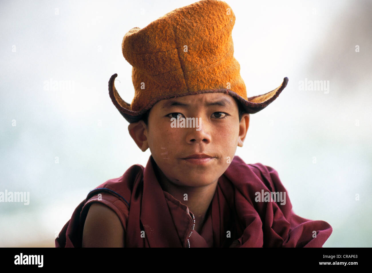 Junge Novizin Buddhisten, Anhänger der Gelugpa-Schule im Phuktal Kloster, Zanskar-Tal, Zanskar, Ladakh Stockfoto