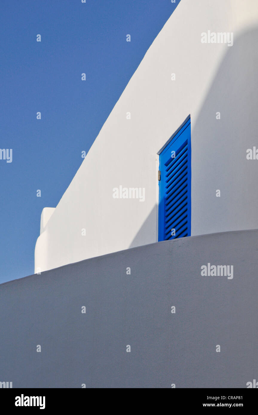 Weiß getünchte Wand vor blauem Himmel, Insel Panarea, Äolischen Inseln oder Liparischen Inseln, Sizilien, Süditalien, Italien, Europa Stockfoto
