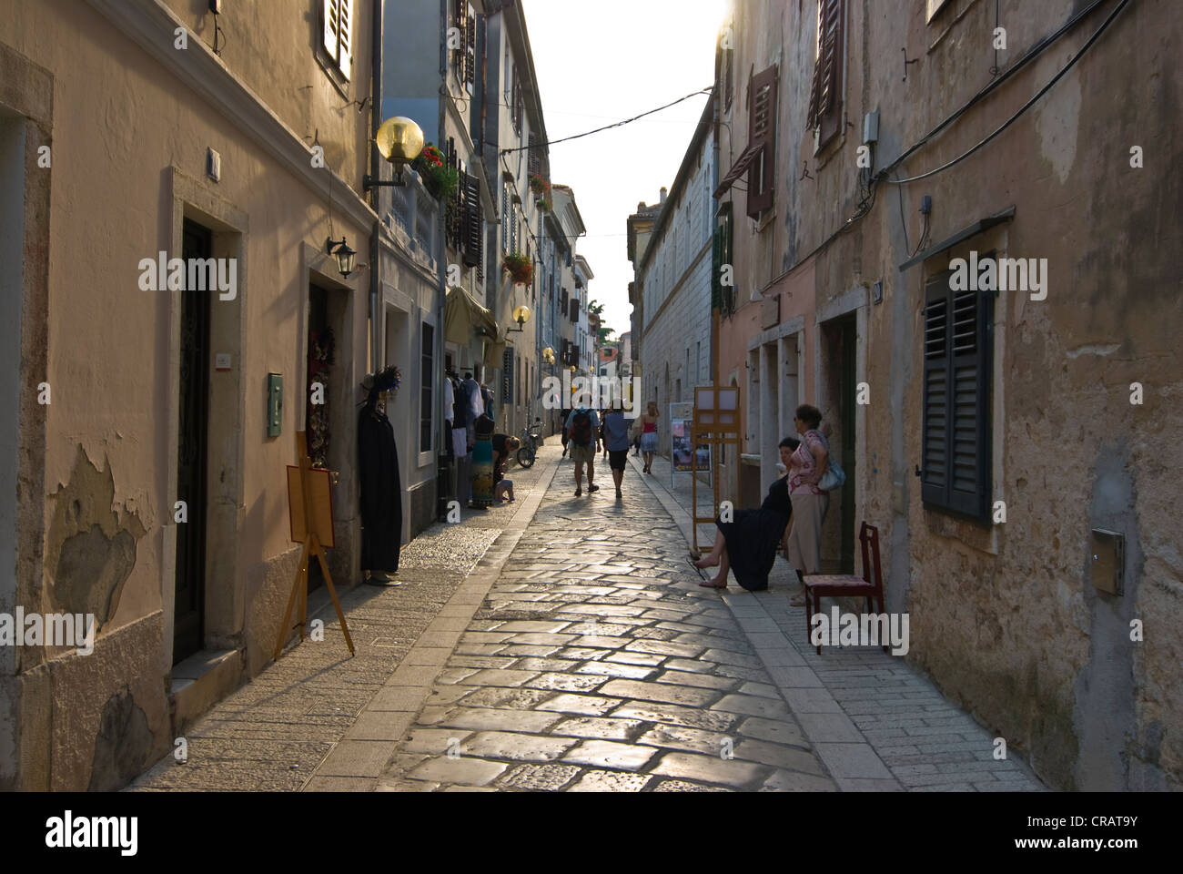 Gasse im historischen Stadtteil von Porec, Istrien, Kroatien, Europa Stockfoto