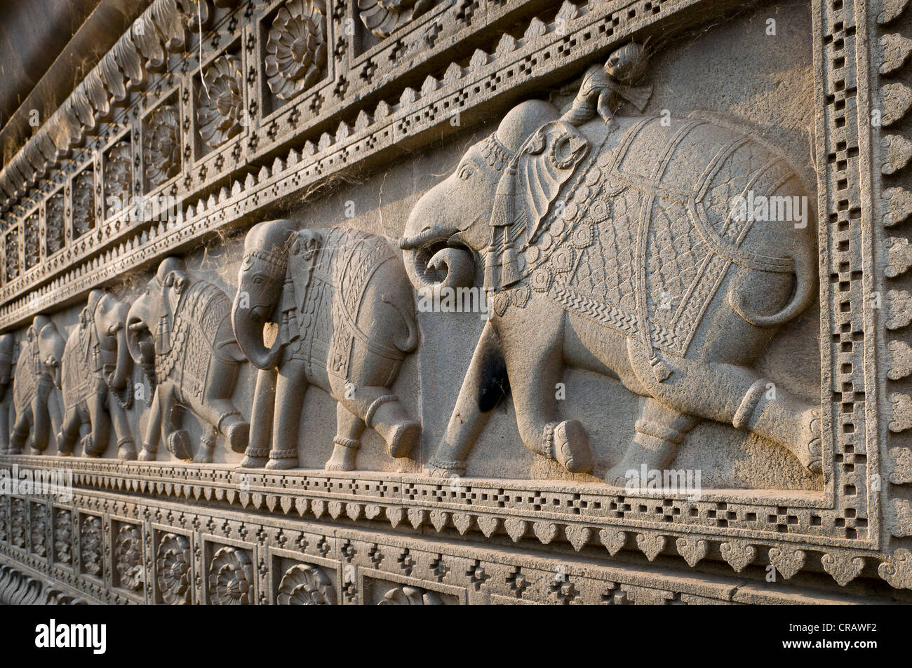 Stein Relief mit Elefanten, Ahilya Fort, Maheshwar, Madhya Pradesh, Indien, Asien Stockfoto