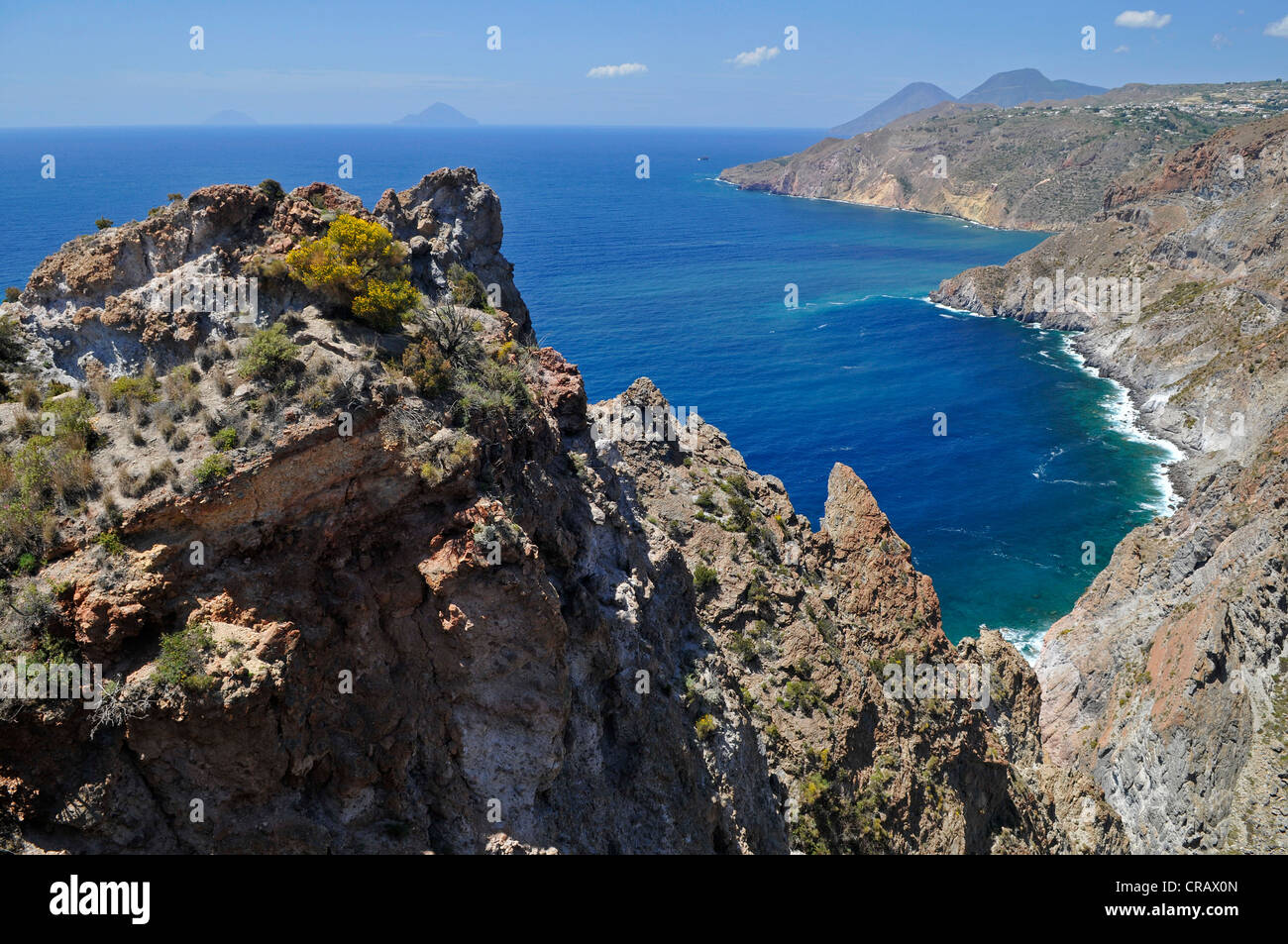 Klippen von Lipari Insel, Äolischen Inseln, Sizilien, Süditalien, Italien, Europa Stockfoto