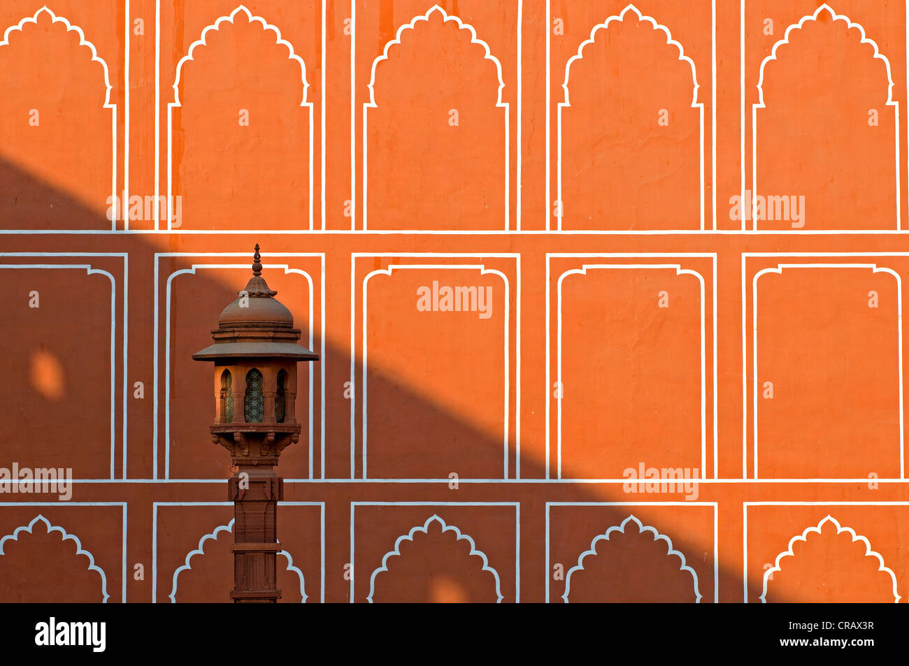 Fassade, Straßenlaterne, Stadtschloss, rosa Stadt Jaipur, Rajasthan, Indien, Asien Stockfoto