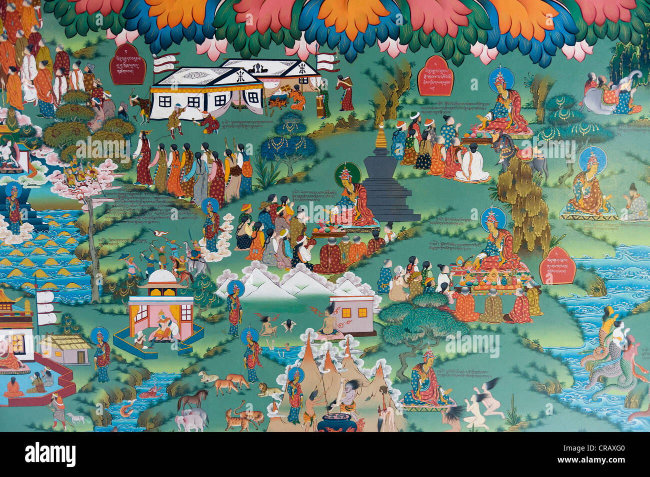 Wandmalereien in einem tibetischen Tempel, tibetischen Flüchtlings-Siedlung in Bylakuppe, Distrikt Mysore, Karnataka, Südindien, Indien, Asien Stockfoto