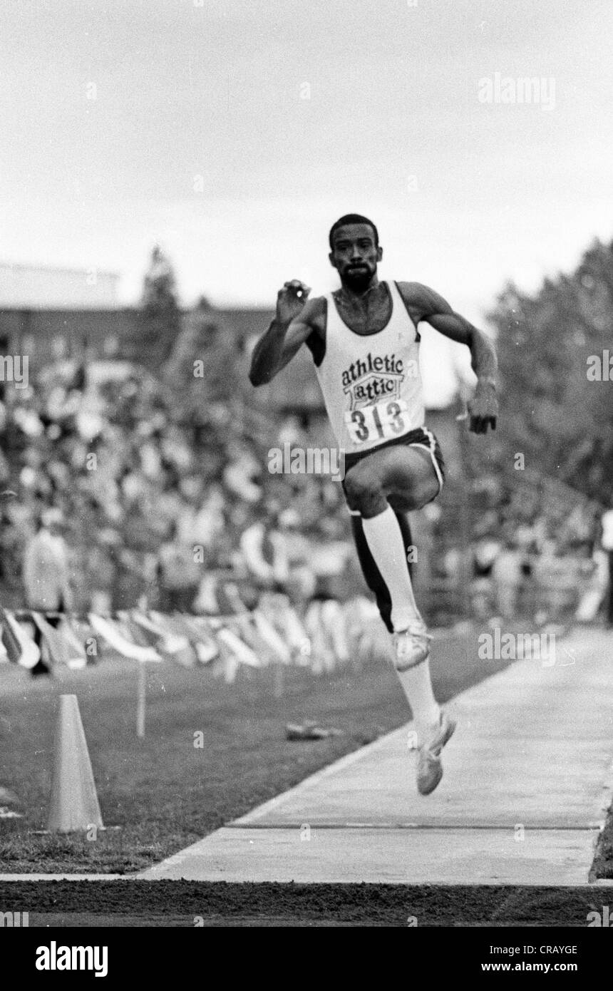 Larry Myricks im Wettbewerb der 1980 uns Olympiabahn und Feldversuche Stockfoto