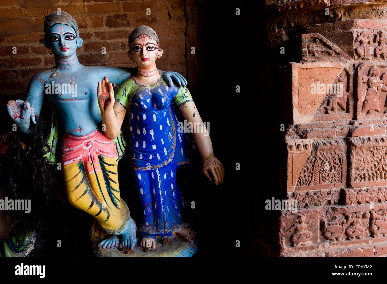 Radha und Krishna Figuren, Madan Mohan Terrakotta Tempel in Keshta Rai, Bishnupur, Bankura Bezirk, West Bengalen, Indien, Asien Stockfoto
