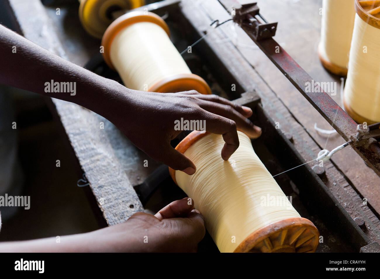 Kind Arbeiter in ein Moskitonetz Fabrik, Karur, Tamil Nadu, Indien, Asien Stockfoto