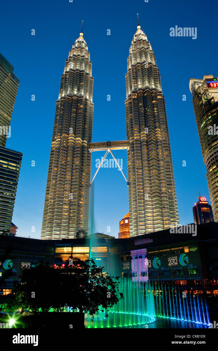petronas-twin-tower-kuala-lumpur-malaysia-fotos-und-bildmaterial-in