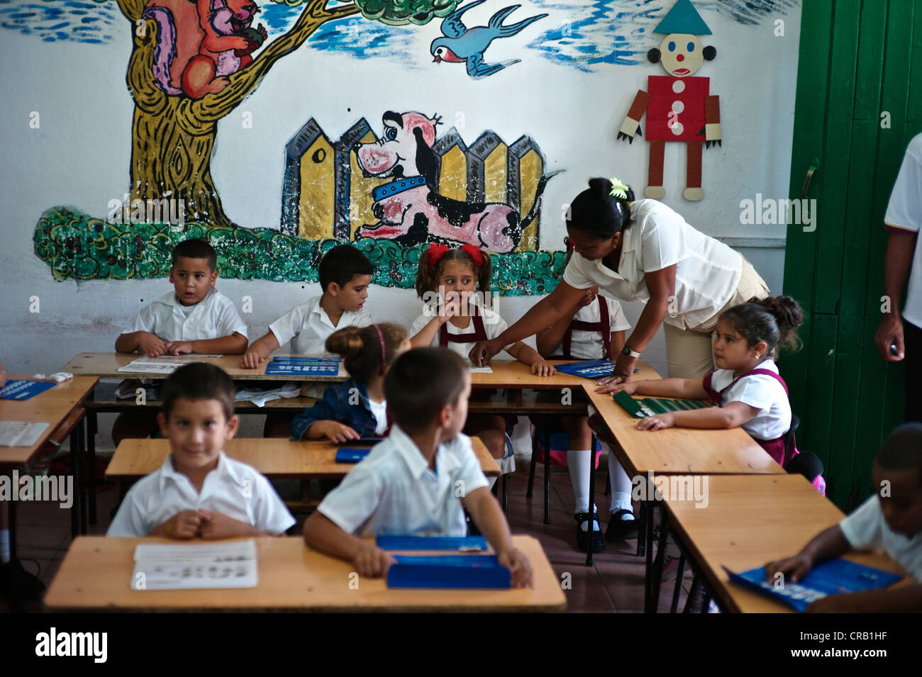 Kubanische Kinder in einer Schule in Las Terrazas Gemeinschaft Stockfoto