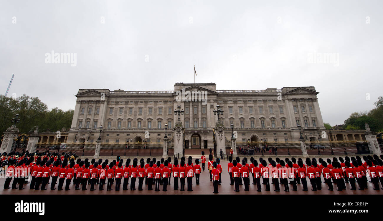 Soldaten auf der Parade vor Buckingham Palast in London 05.09.12 Stockfoto