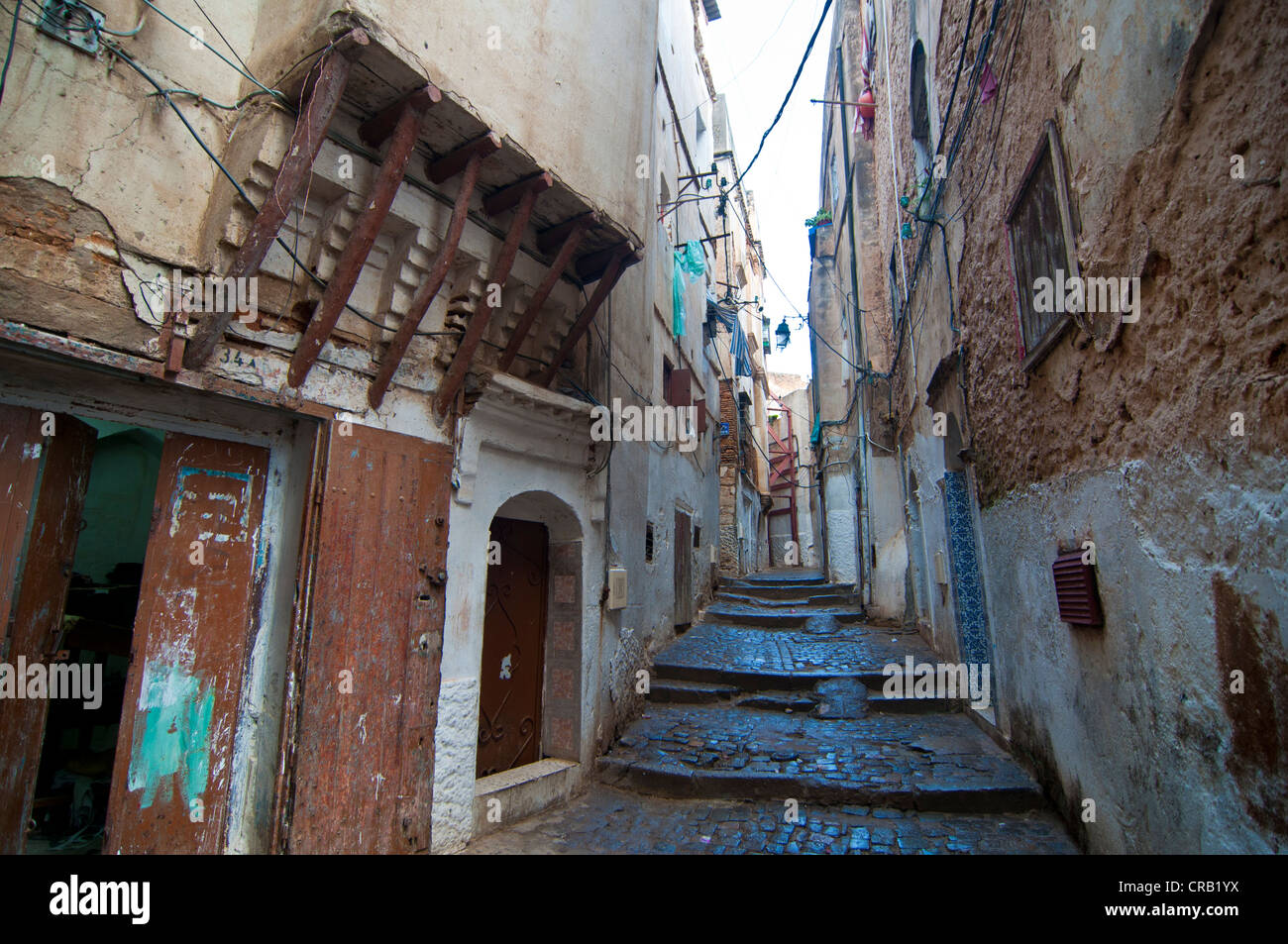 Kleine Gasse in der Casbah, UNESCO-Weltkulturerbe Altstadt Algiers, Algerien, Afrika Stockfoto