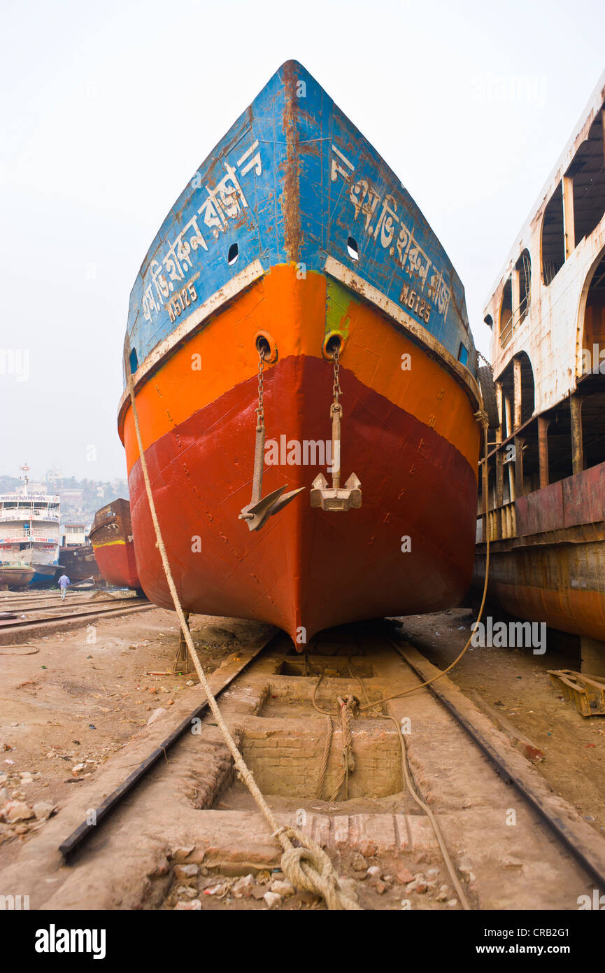 Stripped-Down Schiff in der Werft in Dhaka, Bangladesch, Asien Stockfoto