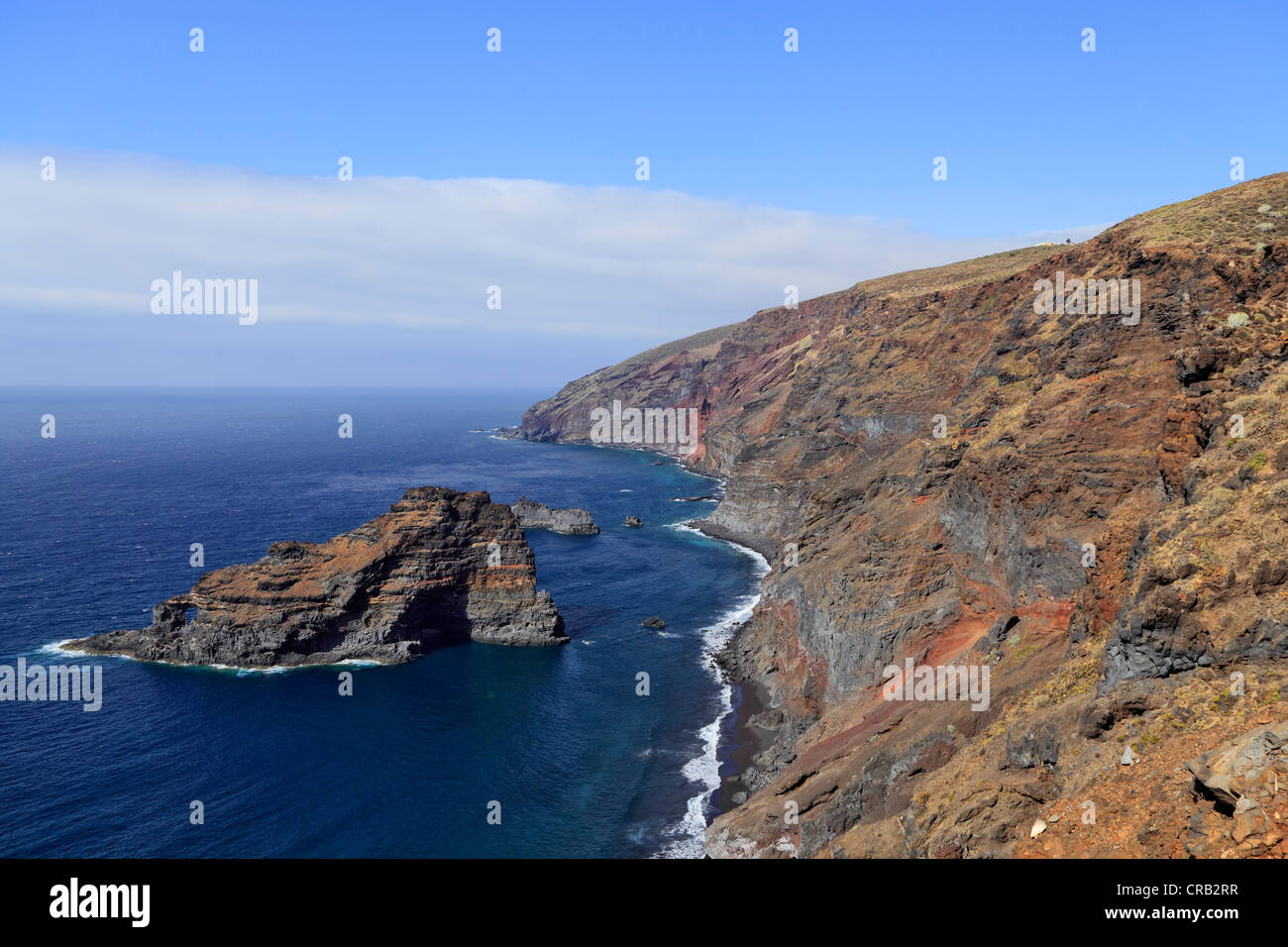 Klippen und felsigen Insel Roque de Las Tabaidas, Atlantik, Santo Domingo de Garafia, La Palma, La Isla Verde Stockfoto