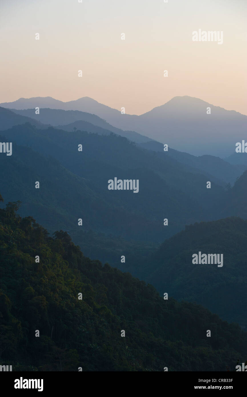 Unberührten Dschungel von Arunachal Pradesh im Lichte der Einstellung Sonne, Nordost-Indien, Indien, Asien Stockfoto