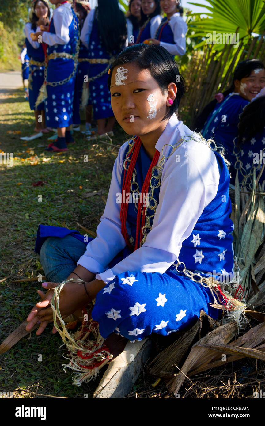 Traditionell gekleidete Frau von der ethnischen Gruppe der Hillmiri in der Nähe von Daporijo, Arunachal Pradesh, North East India, Indien, Asien Stockfoto