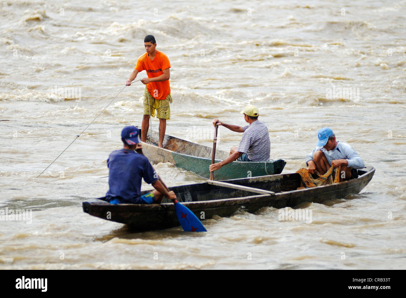 Fischer bei der Arbeit auf dem Fluss Magdalena, Stadt der Honda, Kolumbien, Südamerika, Lateinamerika Stockfoto