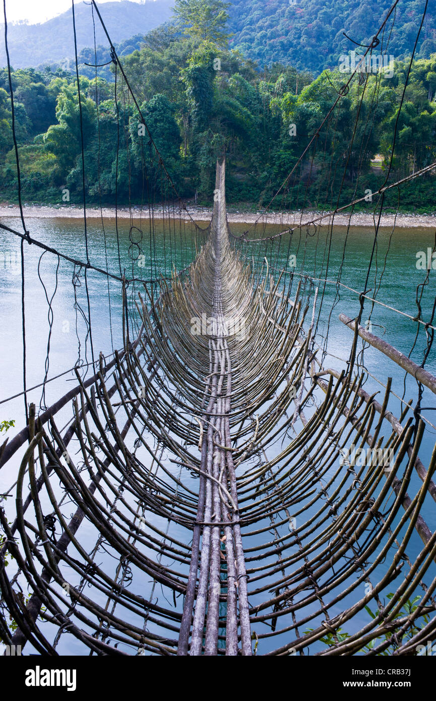 Extrem lange Hängebrücke Suspension hergestellt aus Bambus, entlang, Arunachal Pradesh, North East India, Indien, Asien Stockfoto