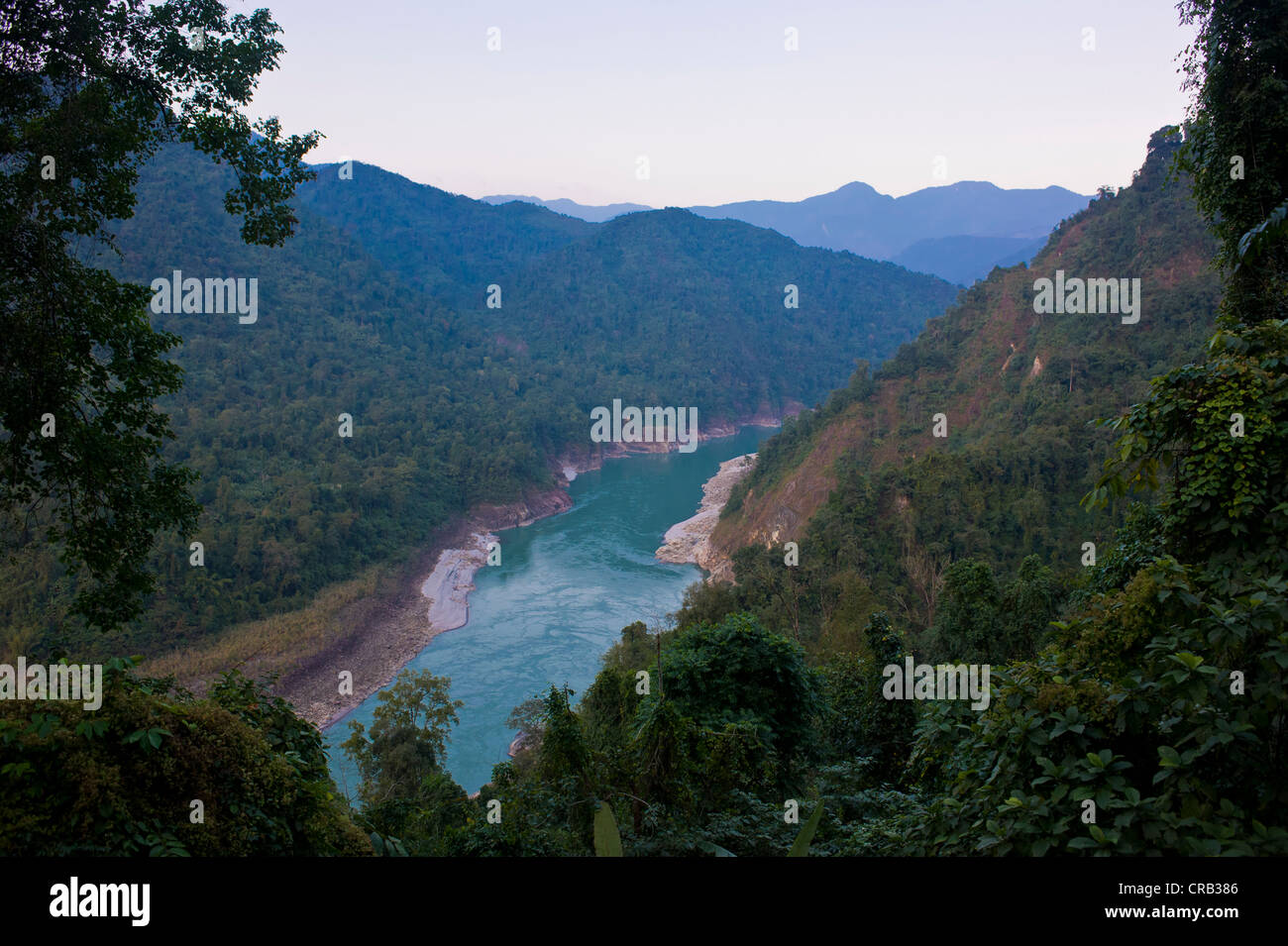 Weitgehend unberührte Landschaft entlang der Siang Fluss, Arunachal Pradesh, North East India, Indien, Asien Stockfoto