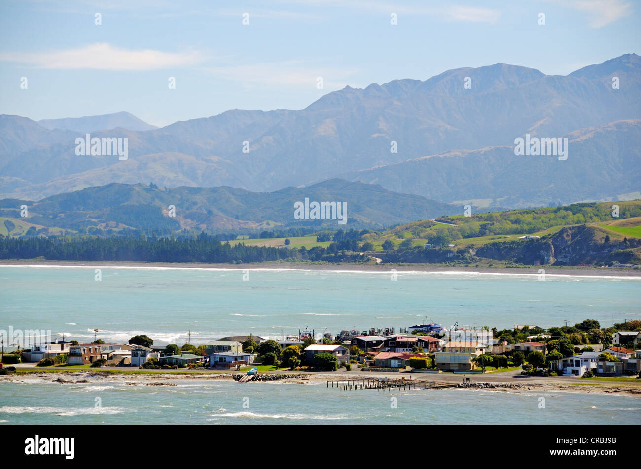 South Bay in der Nähe von Kaikoura, Seaward Kaikoura Ranges an der Rückseite, Kaikoura, Südinsel, Neuseeland Stockfoto
