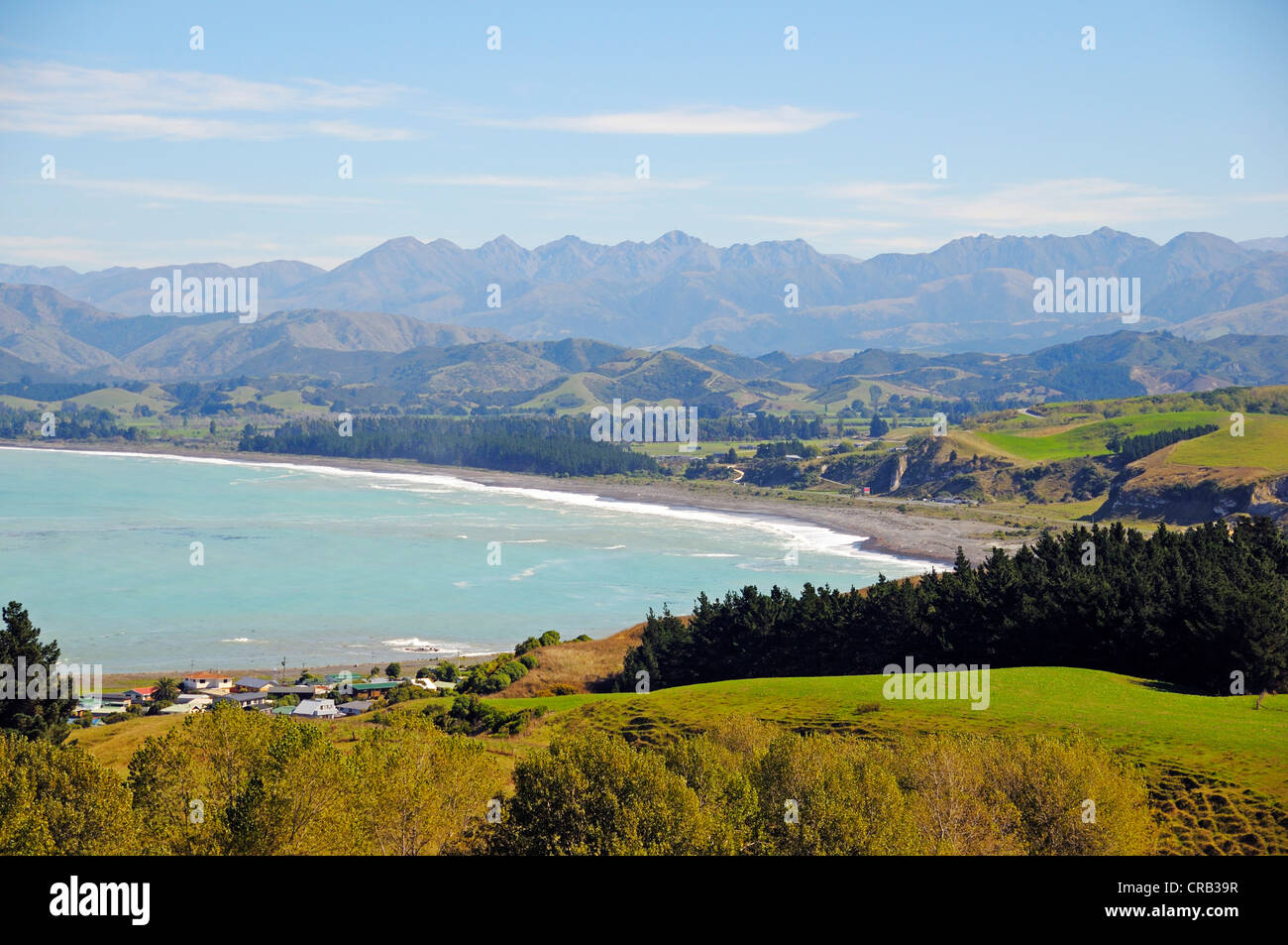South Bay in der Nähe von Kaikoura, Seaward Kaikoura Ranges an der Rückseite, Kaikoura, Südinsel, Neuseeland Stockfoto