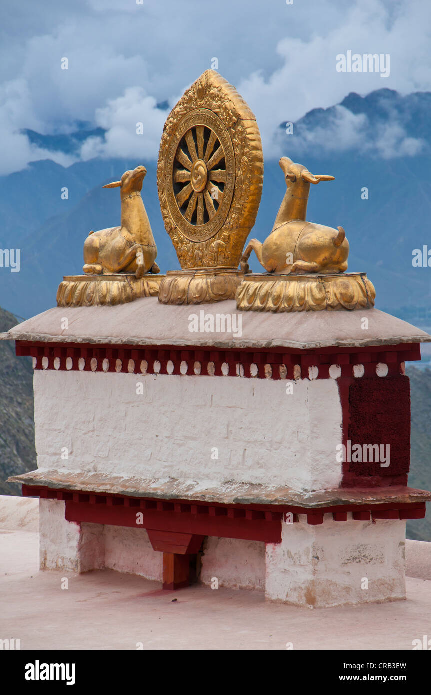 Buddhistische Dach Ornamente, Drepung Tempel, Lhasa, Tibet, Asien Stockfoto