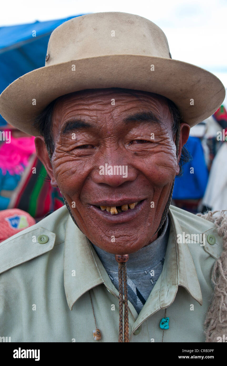 Alte tibetische Mann in der Stadt Tsochen in West-Tibet, Tibet, Asien Stockfoto