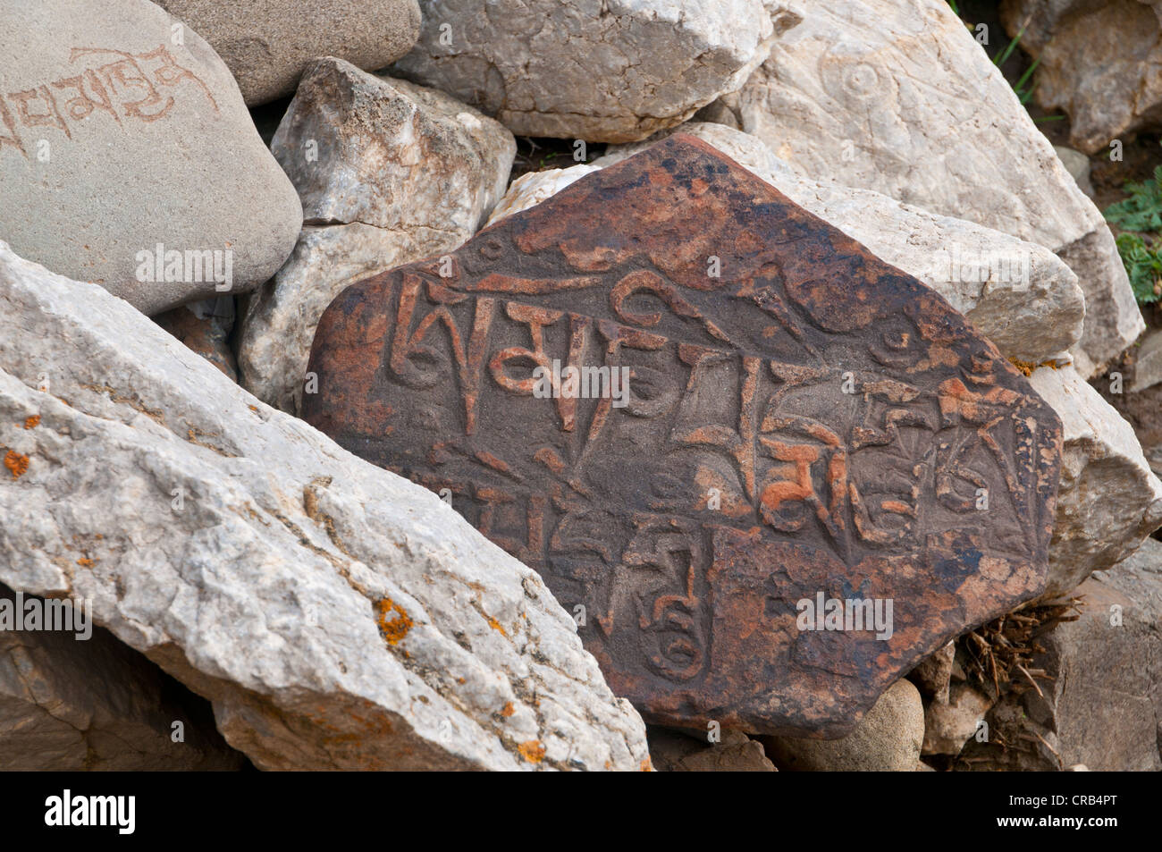 Gebet-Steinen entlang der Kailash Kora Wallfahrt Trail, Westtibet, Tibet, Asien Stockfoto