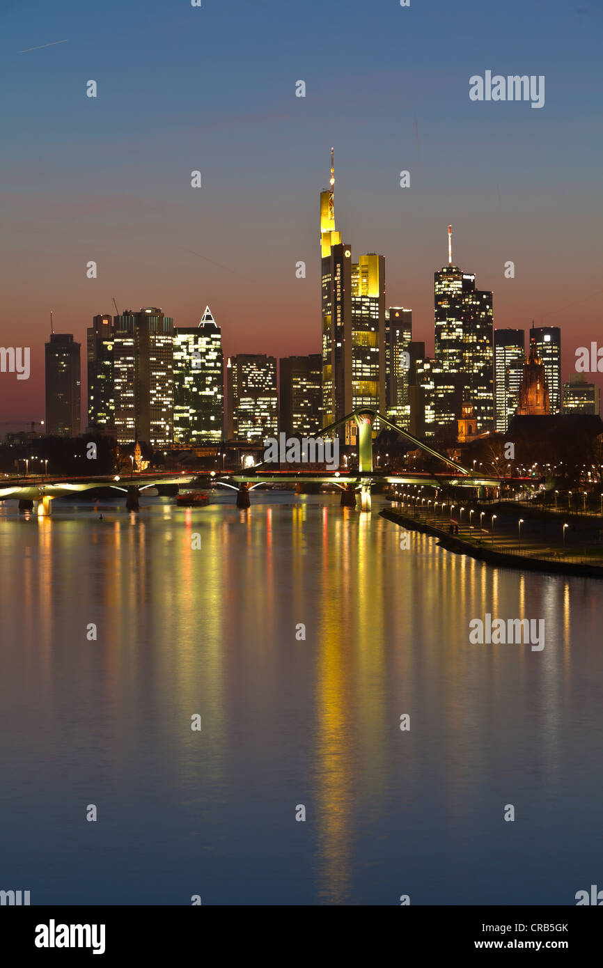 Skyline von Frankfurt Am Main mit Tower 185, Commerzbank, Messeturm, Messeturm, der Europäischen Zentralbank EZB, HeLaBa Stockfoto