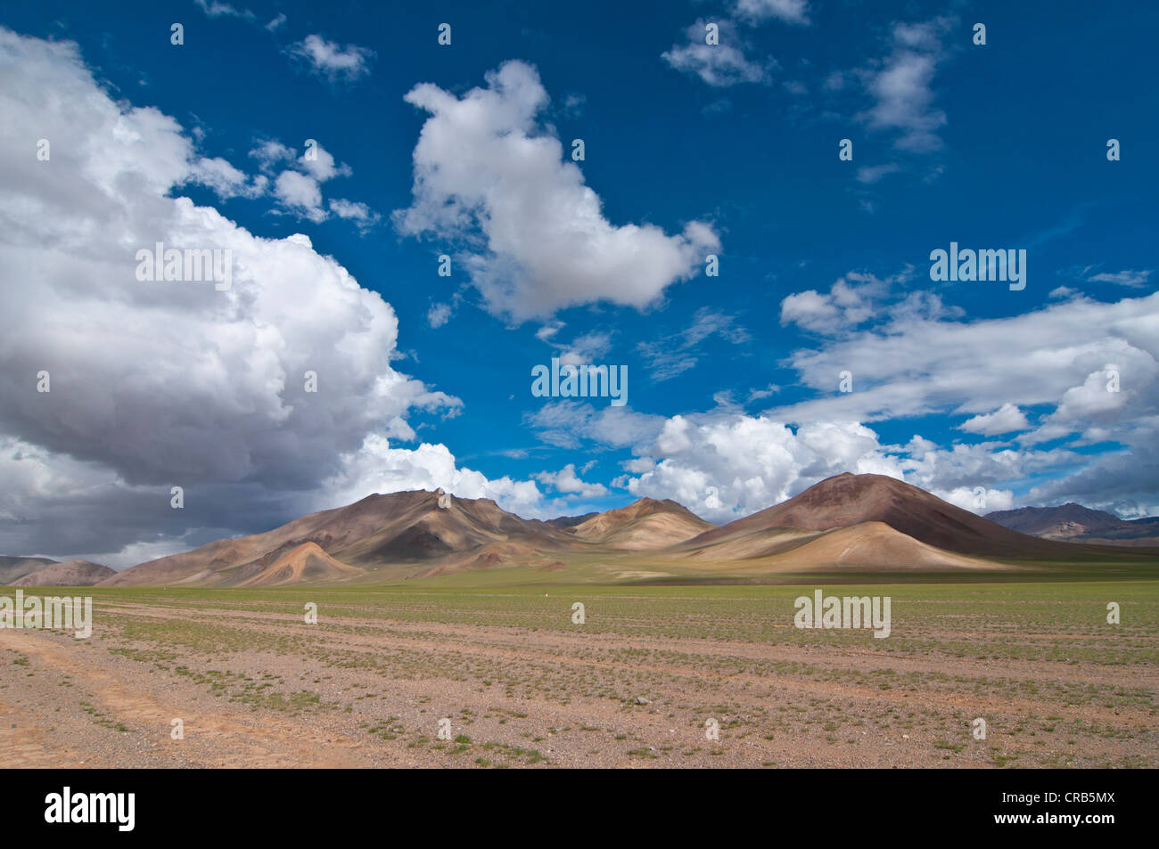 Hügelige Landschaft entlang der Straße zwischen Ali und Gerze, West-Tibet, Tibet, Asien Stockfoto