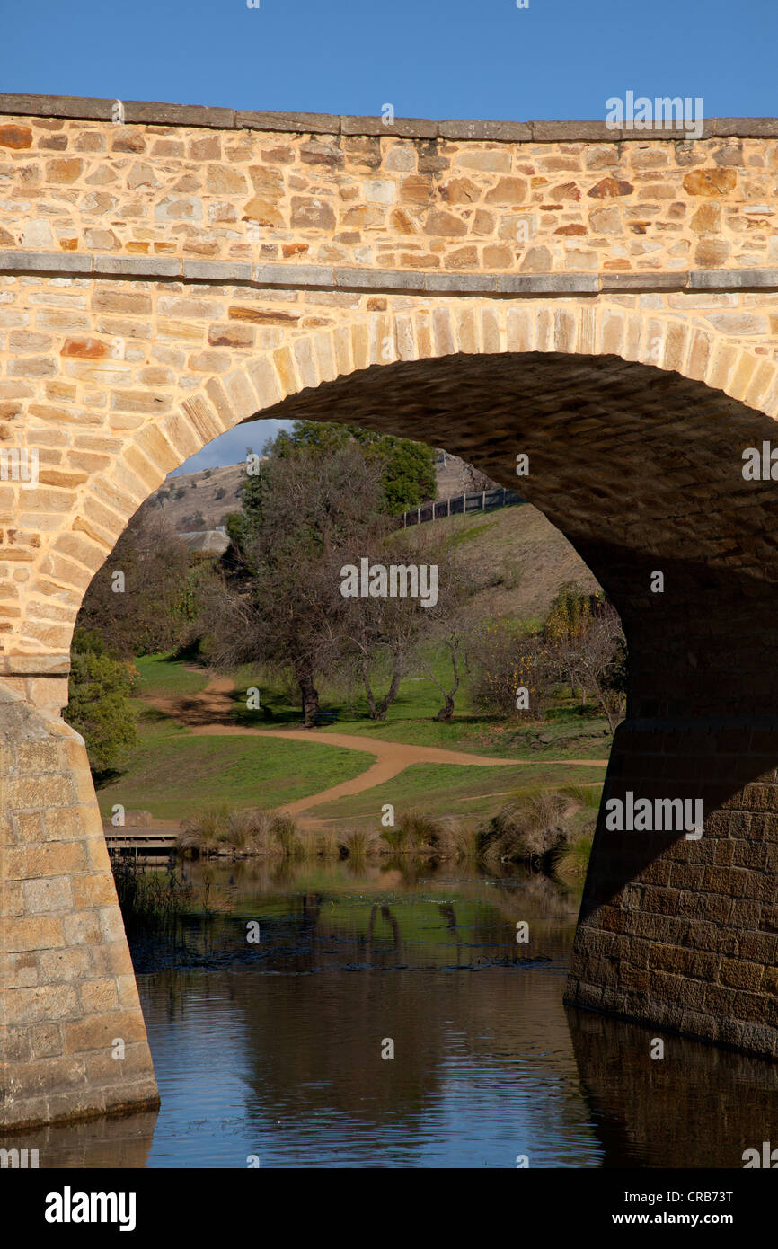 Gewölbte Richmond Brücke und Fluss, Tasmanien, Australien Stockfoto