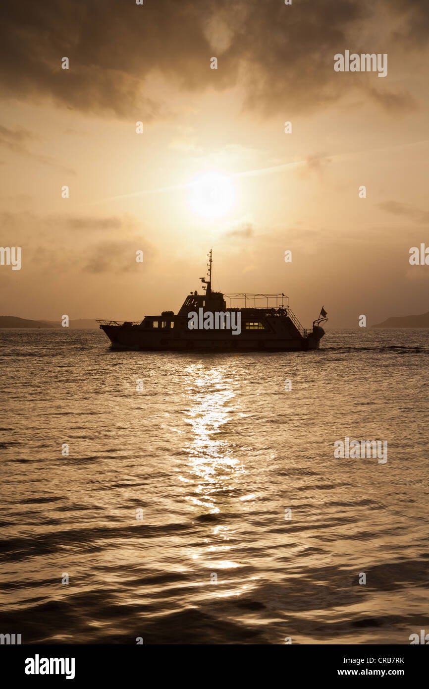 Fähre bei Dämmerung, Insel Korcula, Mitteldalmatien, Dalmatien, Adria-Küste, Kroatien, Europa, PublicGround Stockfoto