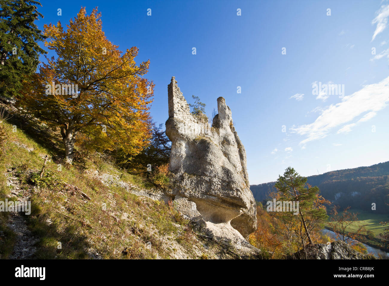 Die Mauerreste der Burgruine Neugutenstein oder Gebrochen Gutenstein, Burgruinen, Naturpark obere Donau Stockfoto