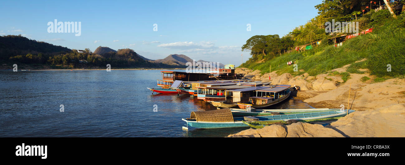Flussschiffen auf dem Mekong River, Luang Prabang, Laos, Indochina, Asien Stockfoto