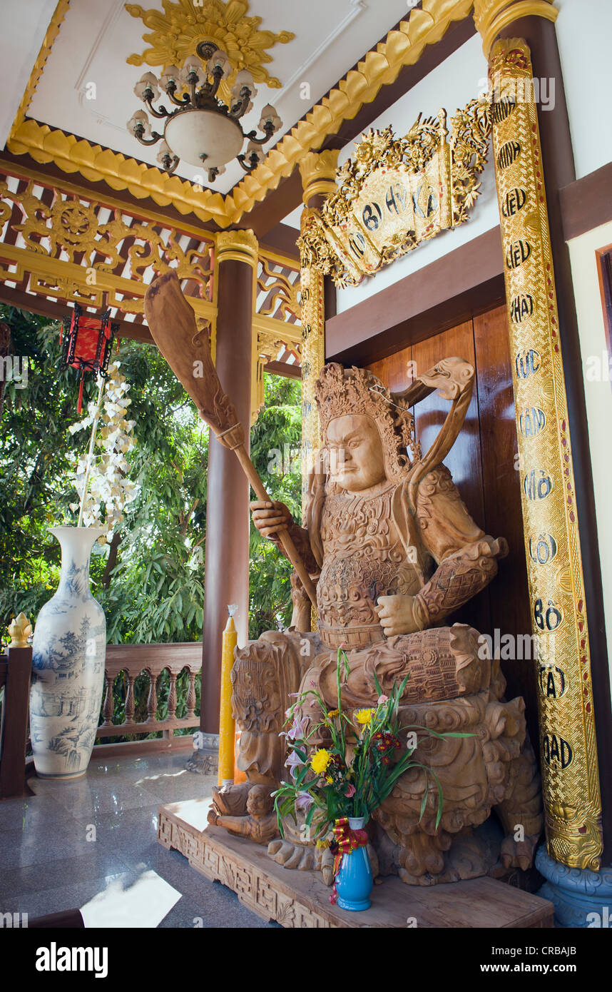 Chinesische Figur einer Gottheit, Holz, Phat Tich, chinesische Tempel, Vientiane, Laos, Indochina, Asien Stockfoto