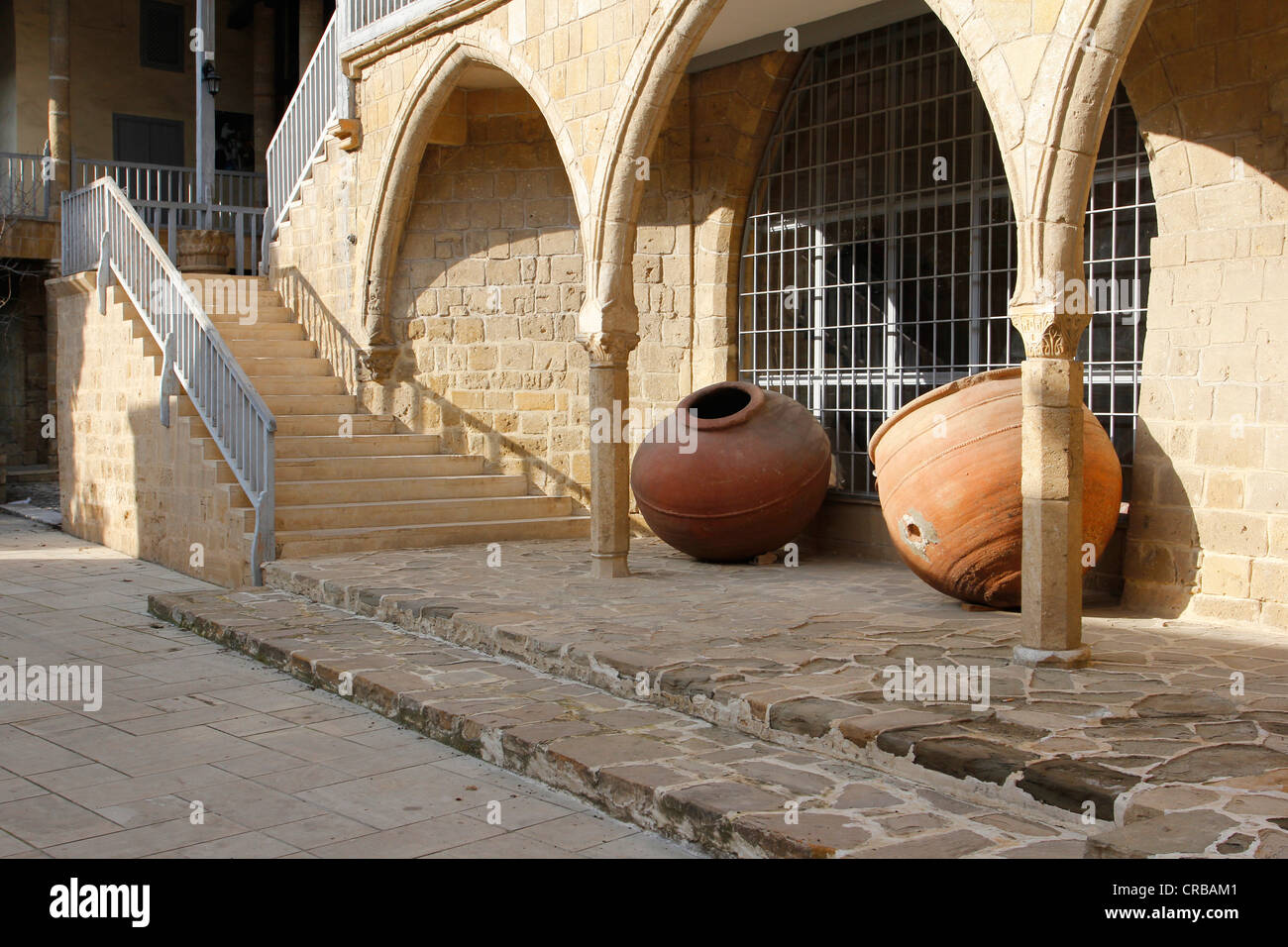 Alten Amphoren in das Folk Art Museum in der alten Stadt von Nikosia, Zypern, Europa Stockfoto