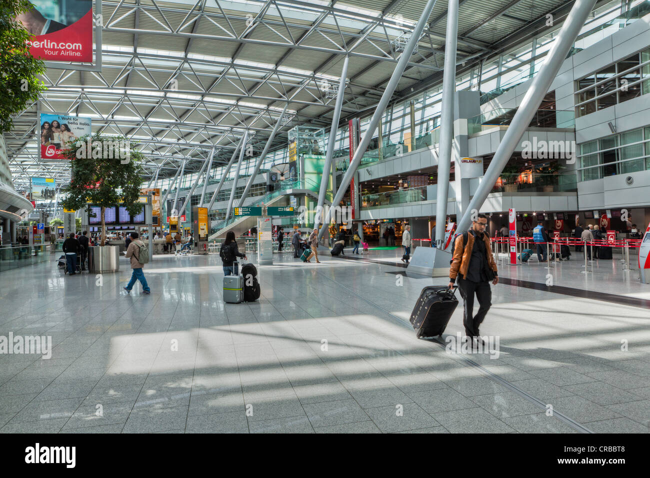 Flughafen Düsseldorf Terminal 1 Abflug www.alamy.de