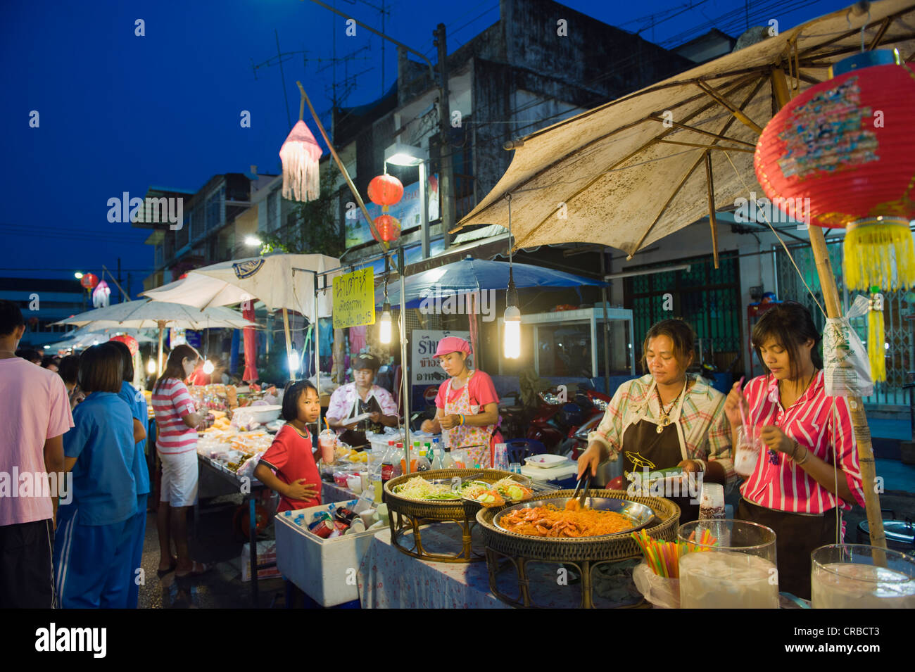 Garküche in der Nacht Markt, Cookshop, Krabi-Stadt, Krabi, Thailand, Südostasien, Asien Stockfoto