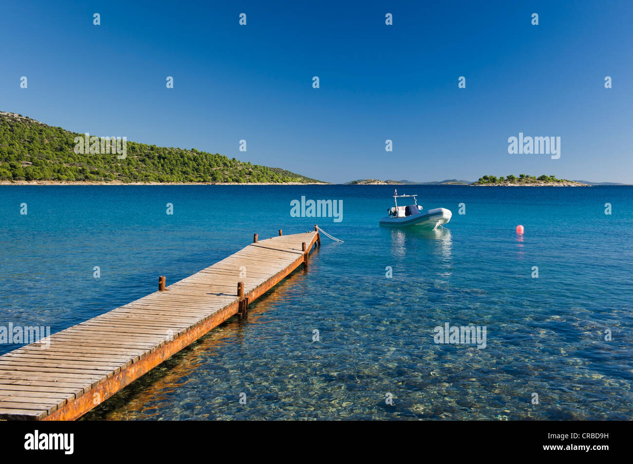 Anlegestelle in der Bucht von Tisno, Murter Insel, Kornaten, Dalmatien, Kroatien, Europa Stockfoto